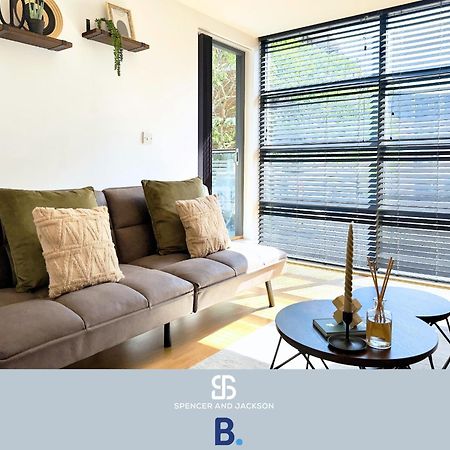 1 Bedroom City Centre Apartment Near The University And Bodleian Library By Spencer And Jackson Short Lets & Serviced Accommodation Oxford Exterior foto